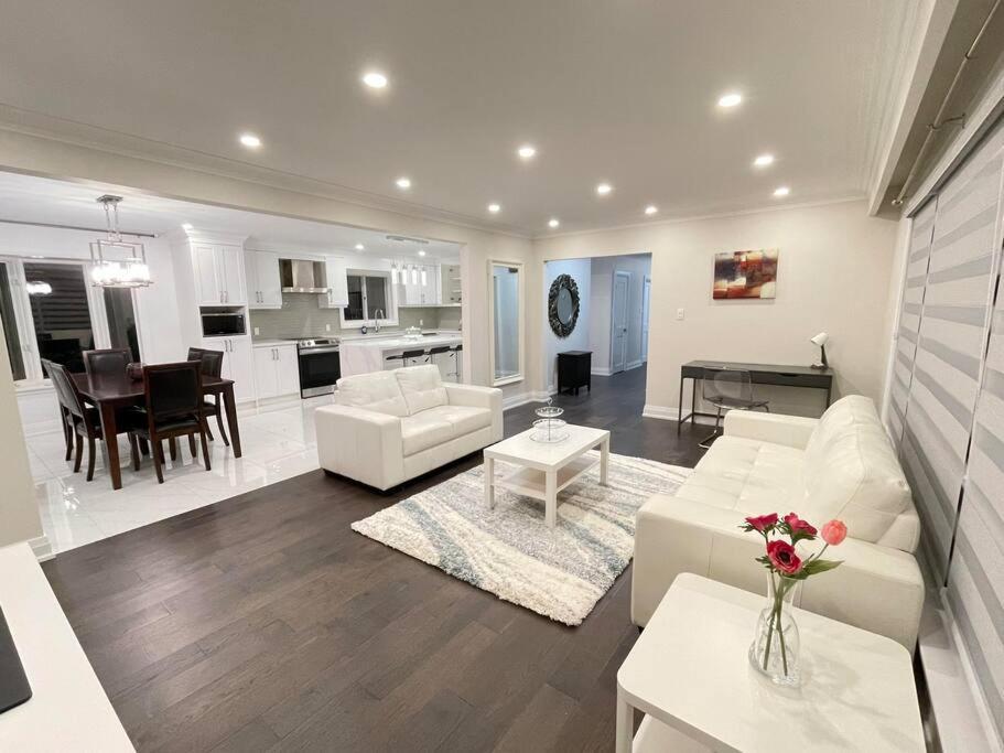 3-Bedroom Modern Luxury Apartment In The Heart Of City Toronto Bagian luar foto