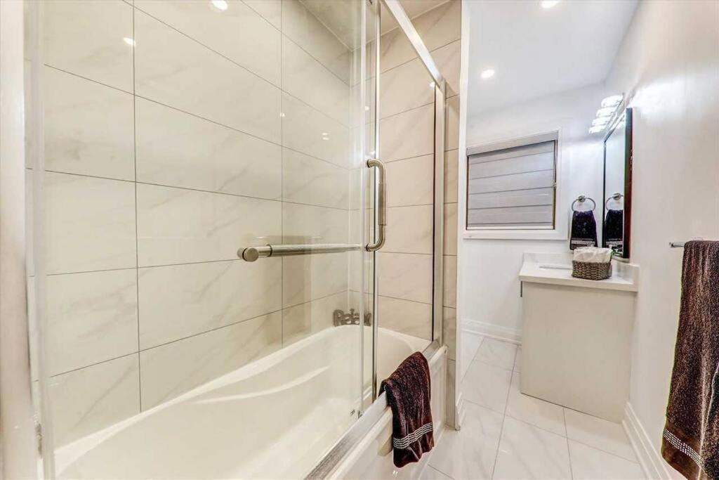 3-Bedroom Modern Luxury Apartment In The Heart Of City Toronto Bagian luar foto