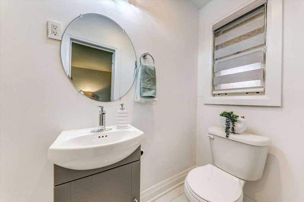 3-Bedroom Modern Luxury Apartment In The Heart Of City Toronto Bagian luar foto