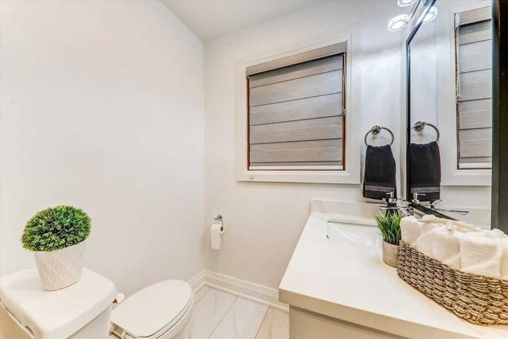 3-Bedroom Modern Luxury Apartment In The Heart Of City Toronto Bagian luar foto