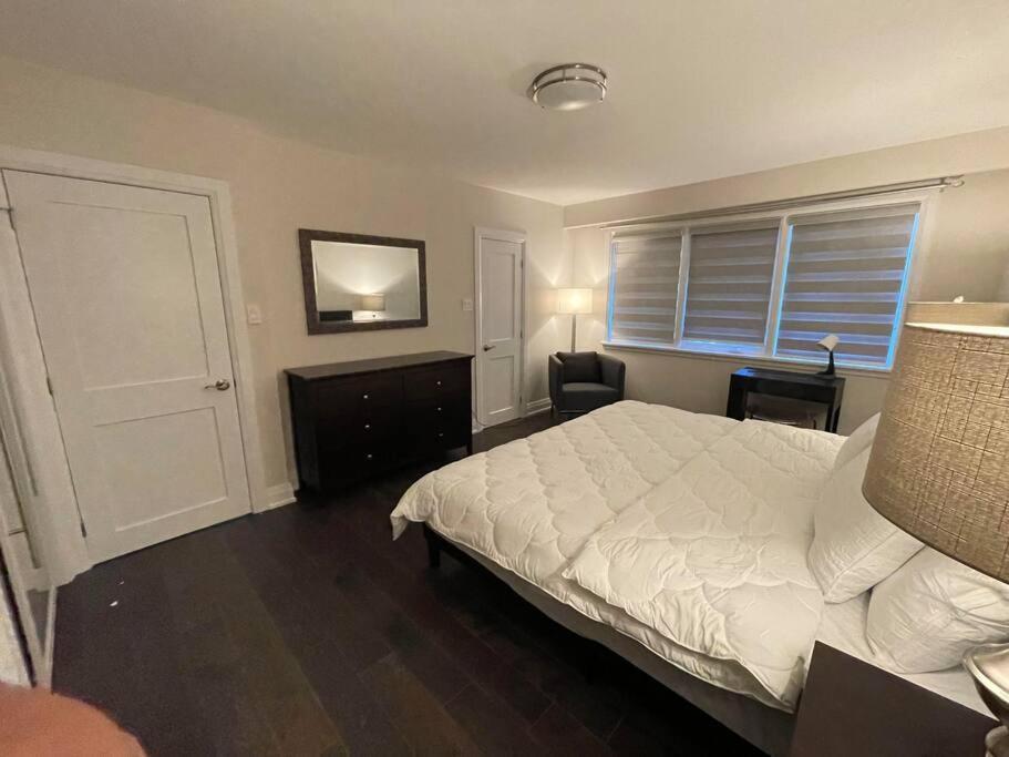 3-Bedroom Modern Luxury Apartment In The Heart Of City Toronto Bagian luar foto