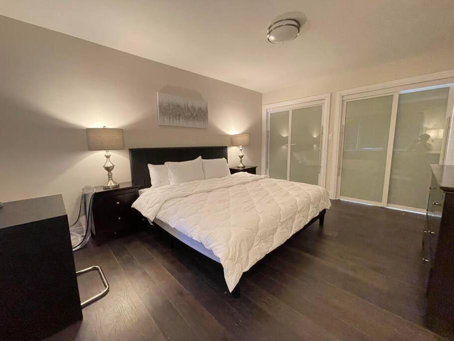3-Bedroom Modern Luxury Apartment In The Heart Of City Toronto Bagian luar foto