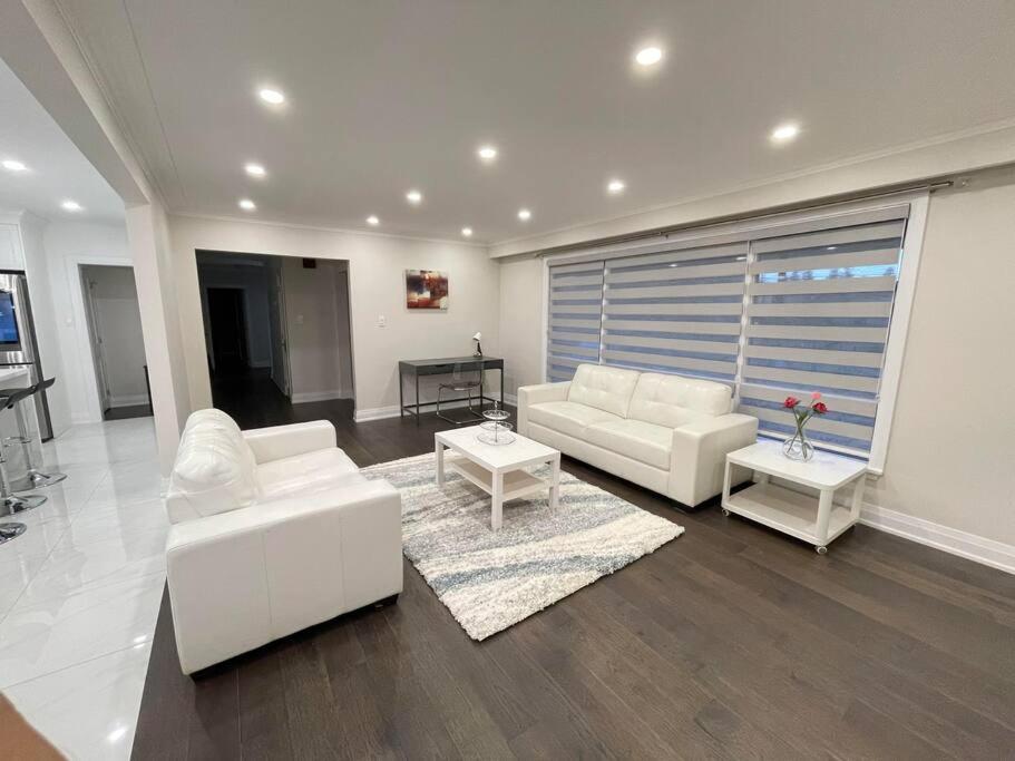 3-Bedroom Modern Luxury Apartment In The Heart Of City Toronto Bagian luar foto